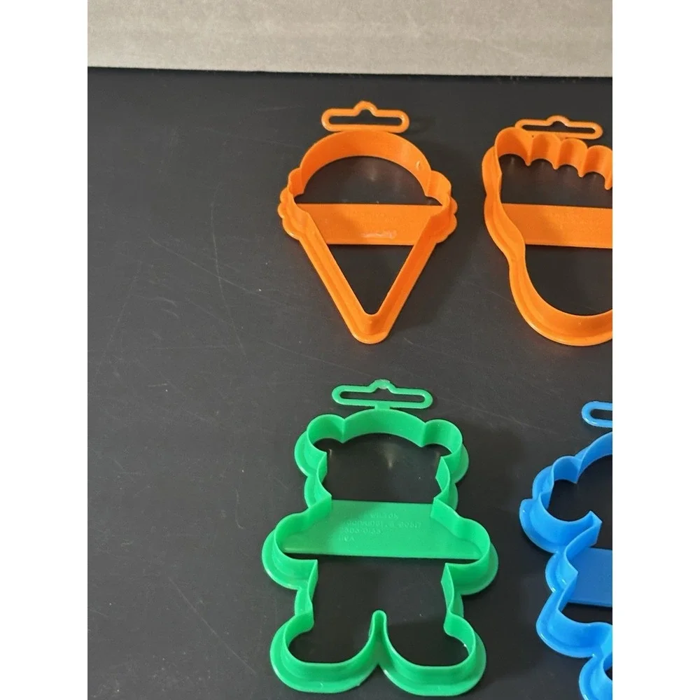 Wilton Plastic Cookie Cutters Lot‎ Of 6